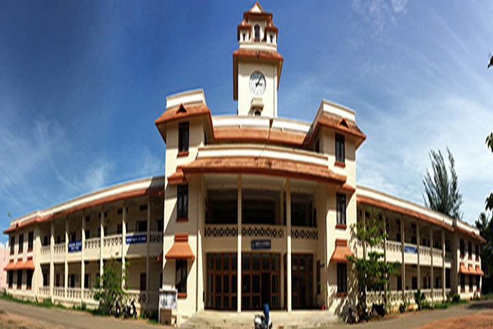 https://cache.careers360.mobi/media/colleges/social-media/media-gallery/2745/2019/7/6/Campus View of University College of Engineering Kariavattom_Campus-View.jpg